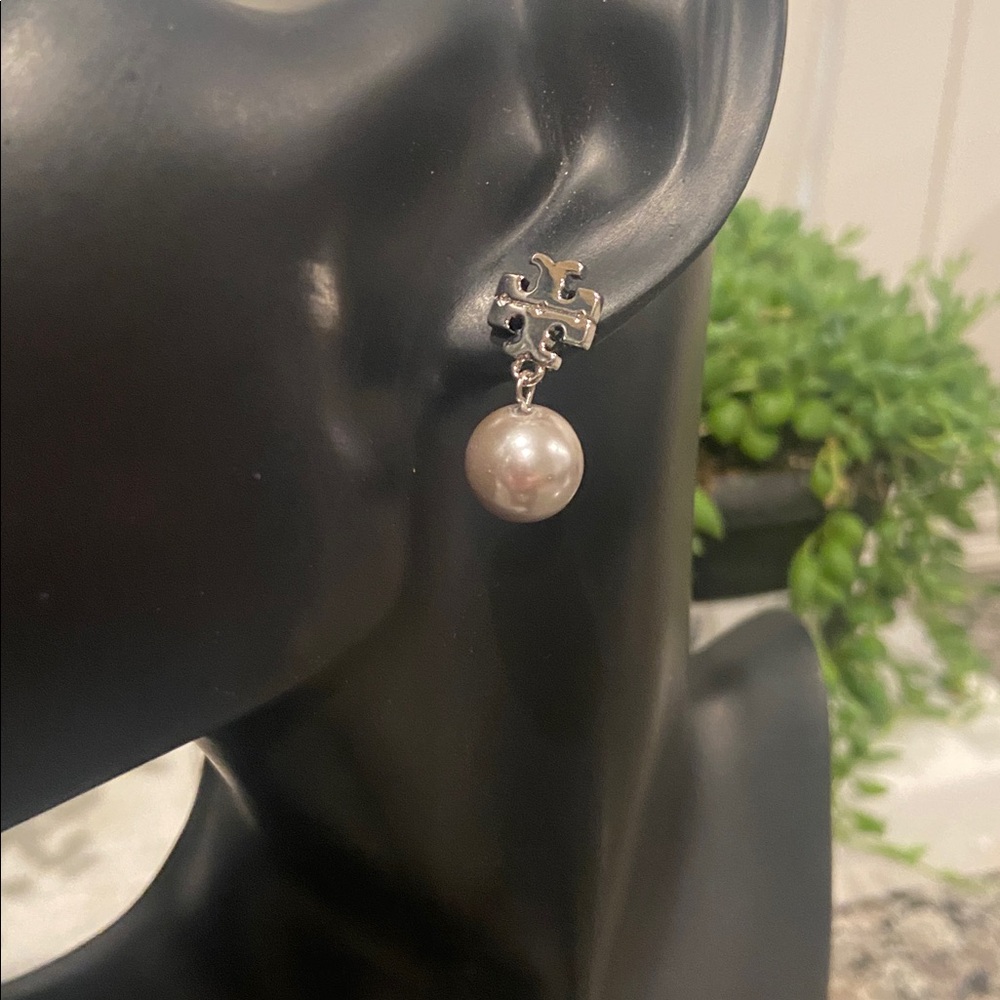 Tory Burch New Silver Pearl Earrings - Picture 2 of 7